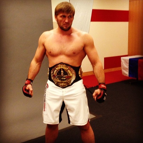 Виталий Минаков до сих пор считает себя чемпионом Bellator