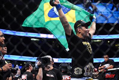 Чемпион UFC Джуниор Дос Сантос