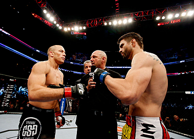 Carlos-Condit-vs-Georges-St-Pierre